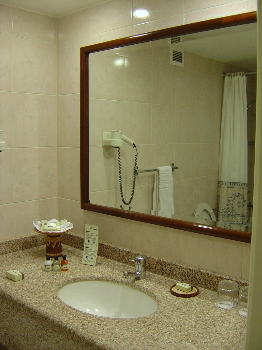 รูปถ่าย จอร์แดน(Jordan) เปตร้า(Petra) โรงแรมเมอเวนพิค(Movenpick Hotel) 2004-10 27