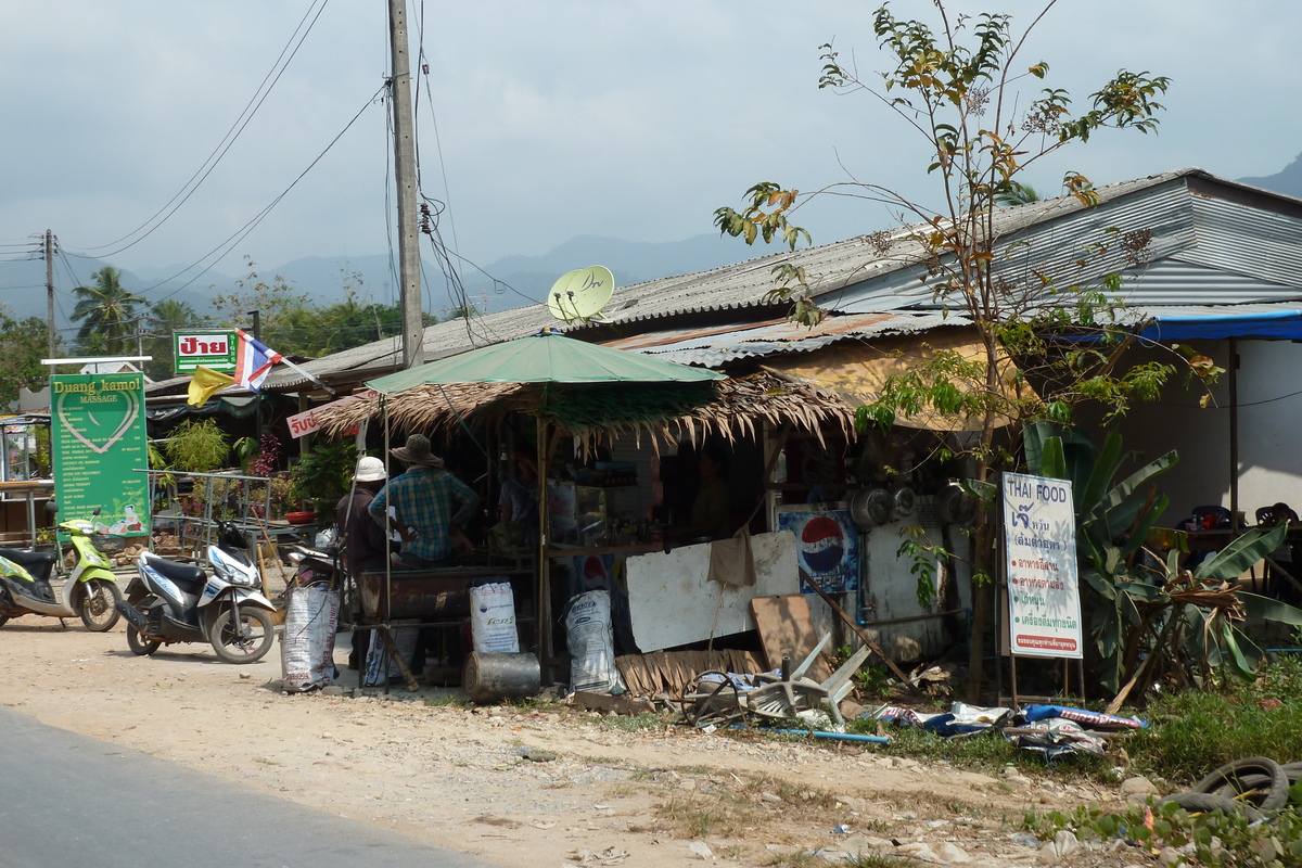 รูปถ่าย ไทย(Thailand) เกาะช้าง(Ko Chang) ถนนบนเกาะ(Island road) 2011-02 34