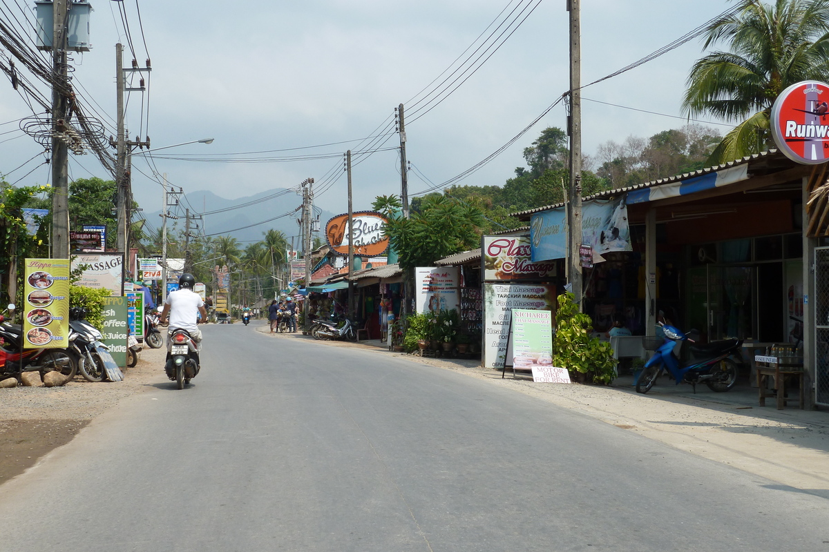 รูปถ่าย ไทย(Thailand) เกาะช้าง(Ko Chang) ถนนบนเกาะ(Island road) 2011-02 39
