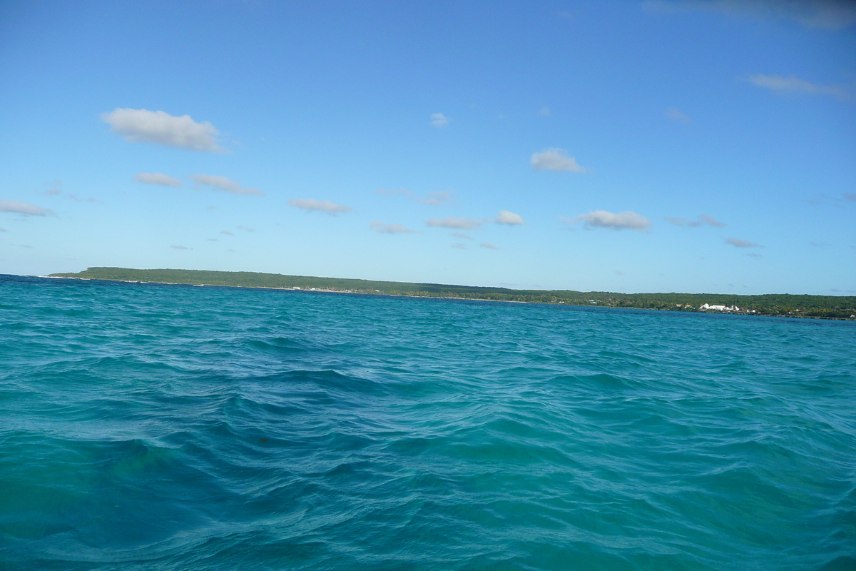 รูปถ่าย นิวแคลิโดเนีย(New Caledonia) เกาะลีฟู(Lifou) อ่าวชาโตบรีย็อง(Chateaubriand Bay) 2010-05 29