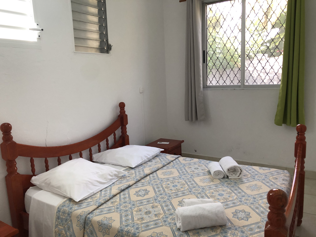 รูปถ่าย กวาเดอลูป(Guadeloupe) แซ็งตาน(Sainte Anne) 2021-02 16