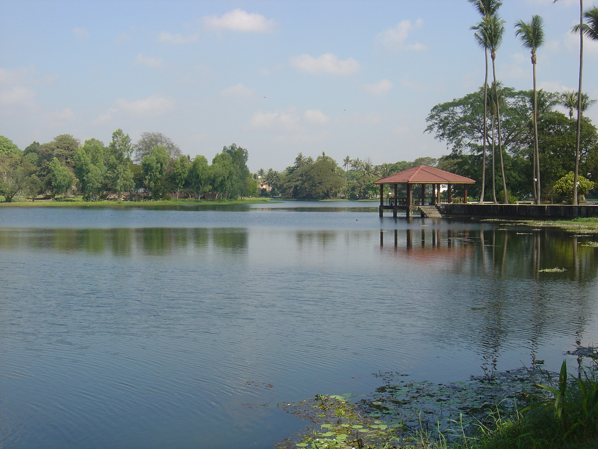 รูปถ่าย พม่า(Myanmar) ย่างกุ้ง(Yangon) โรงแรมดุสิต อินยาเลค(Dusit Inya Lake Hotel) 2005-01 5