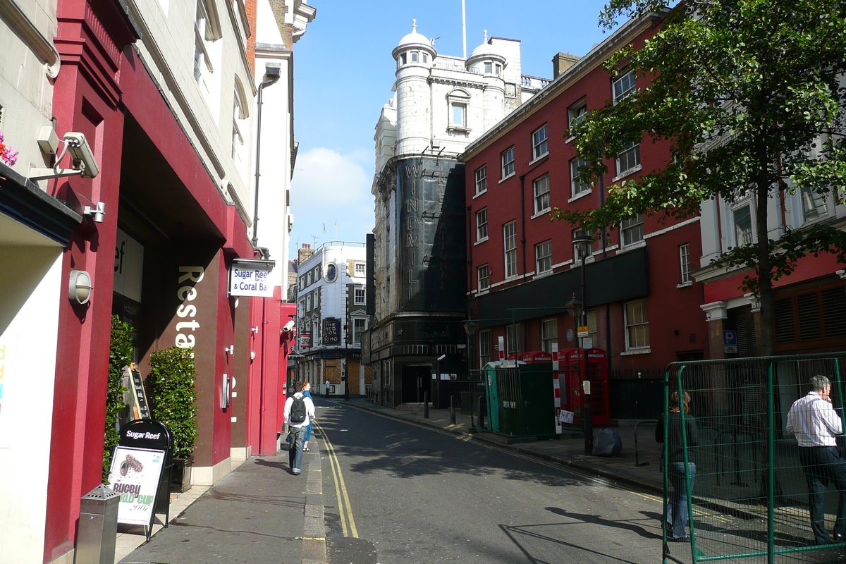 รูปถ่าย อังกฤษ(United Kingdom) ลอนดอน(London) ถนนเกรตวินด์มิลล์(Great Windmill Street) 2007-09 11