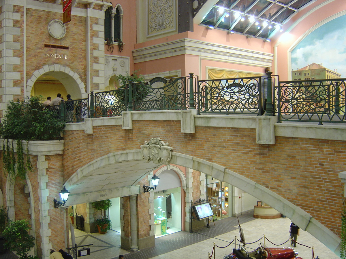 รูปถ่าย สหรัฐอาหรับเอมิเรตส์(United Arab Emirates) ดูไบ(Dubai) ห้างเมอร์กาโต(Mercato shopping mall) 2005-11 2