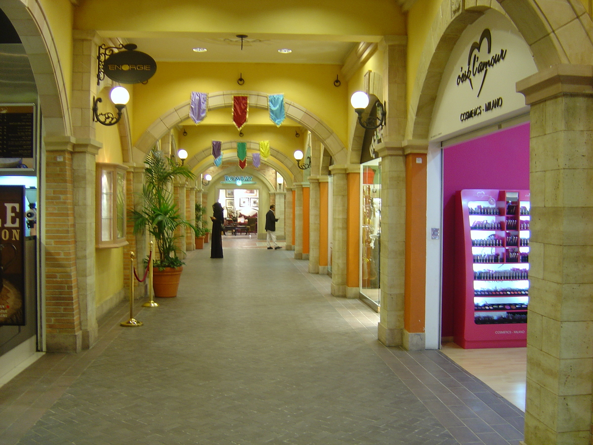 รูปถ่าย สหรัฐอาหรับเอมิเรตส์(United Arab Emirates) ดูไบ(Dubai) ห้างเมอร์กาโต(Mercato shopping mall) 2005-11 5