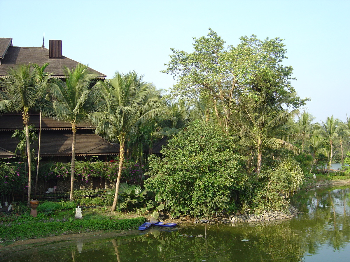 รูปถ่าย พม่า(Myanmar) ย่างกุ้ง(Yangon) โรงแรมกันดอจีพาเลซ(Kandawgyi Palace Hotel) 2005-01 11