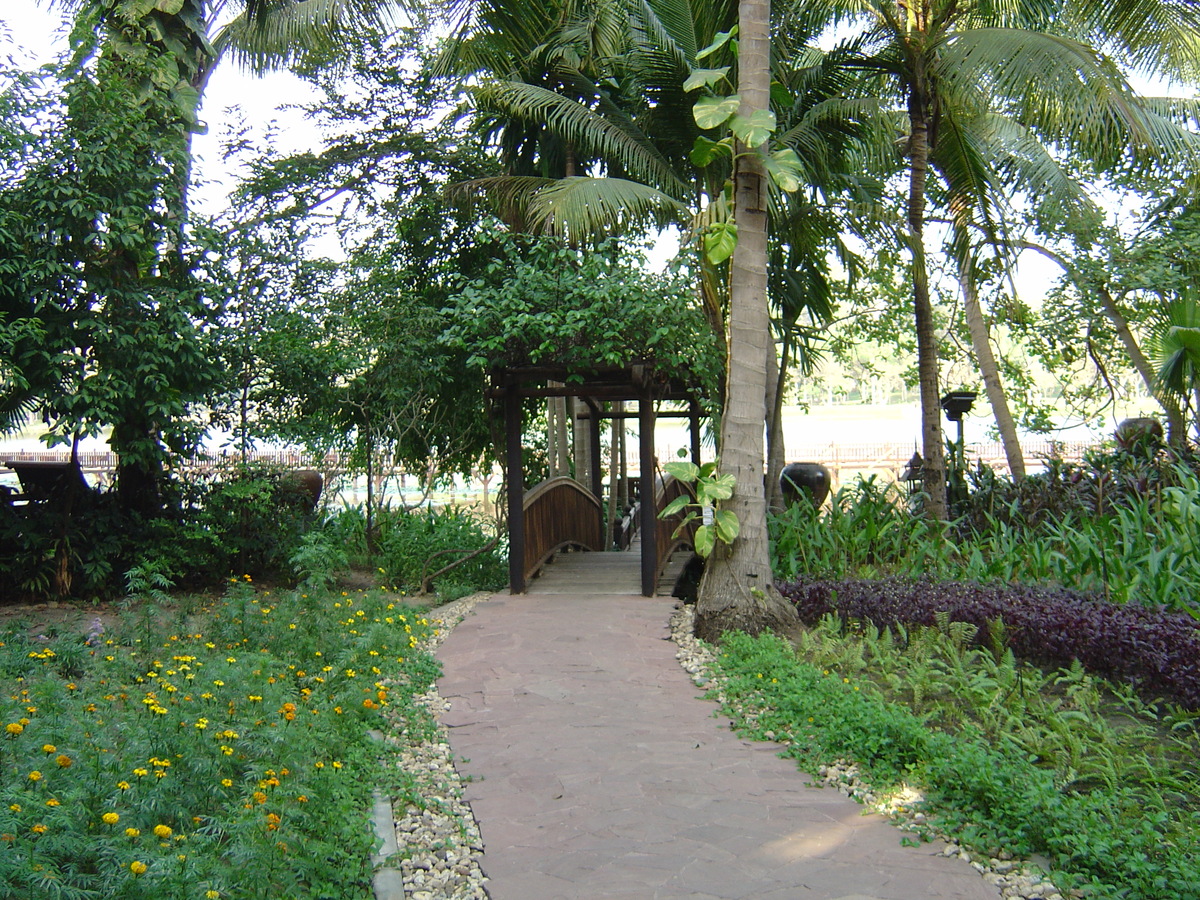 รูปถ่าย พม่า(Myanmar) ย่างกุ้ง(Yangon) โรงแรมกันดอจีพาเลซ(Kandawgyi Palace Hotel) 2005-01 12