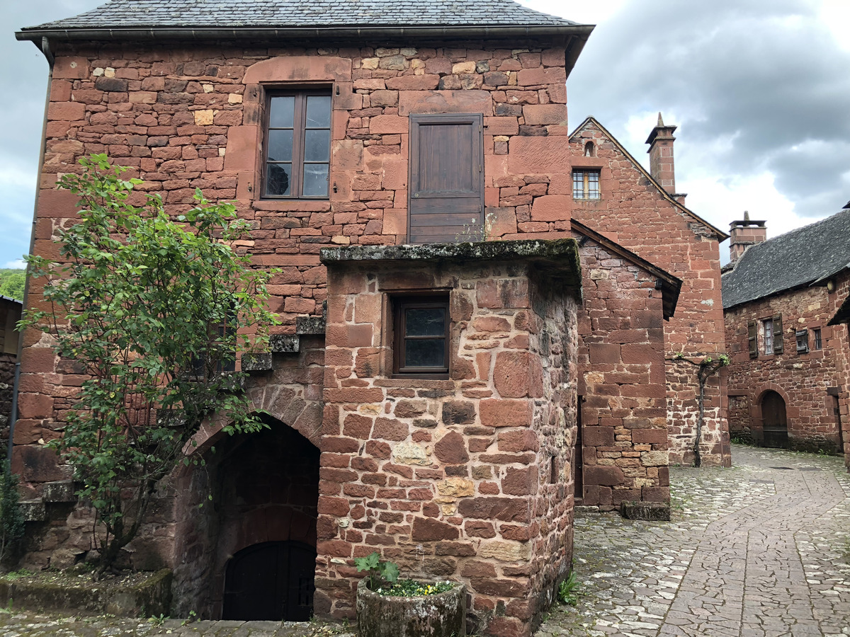 รูปถ่าย ฝรั่งเศส(France) กอลงฌ์-ลา-รูฌ(Collonges la Rouge) 2018-04 92