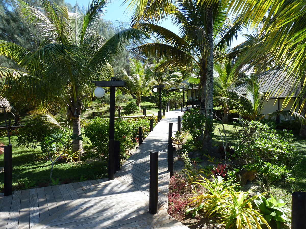 รูปถ่าย นิวแคลิโดเนีย(New Caledonia) เกาะลีฟู(Lifou) โรงแรมเดรฮูวิลเลจ(Drehu Village Hotel) 2010-05 29