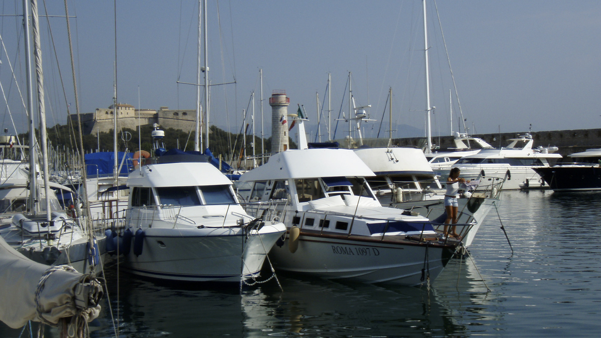 รูปถ่าย ฝรั่งเศส(France) อองทีป(Antibes) ถนนอากียง(Boulevard Aguillon) 2007-08 25