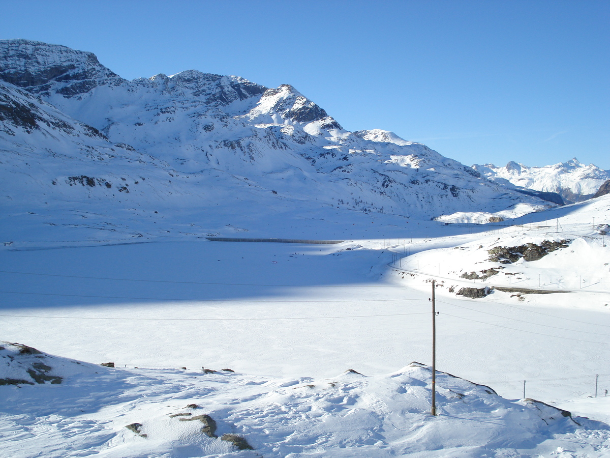 รูปถ่าย สวิสเซอร์แลนด์(Switzerland) จากปอนเตรซีนาไปลาโกเบียนโก(From Pontresina to Lago Bianco) 2007-01 38