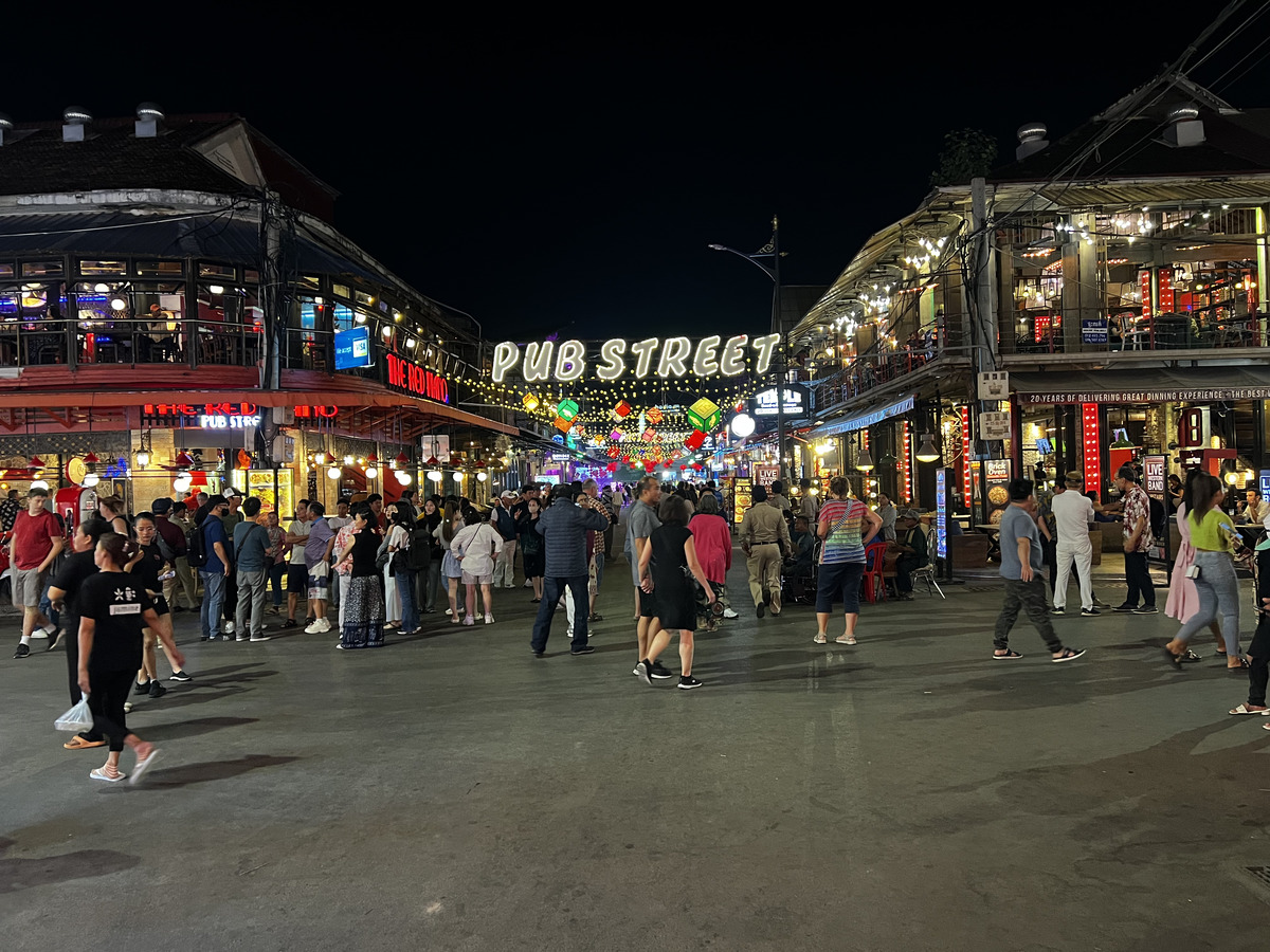 รูปถ่าย กัมพูชา(Cambodia) เสียมราฐ(Siem Reap) ถนนผับสตรีท(Pub Street) 2023-01 25