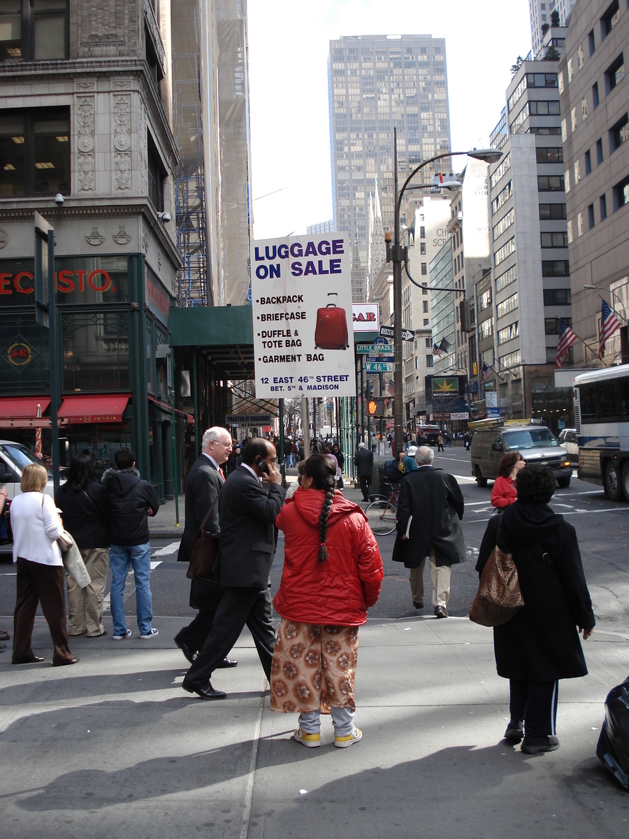 รูปถ่าย สหรัฐอเมริกา(United States) นิวยอร์ก(New York) ตามถนนฟิฟท์อเวนิว(down the 5th Avenue) 2006-03 82
