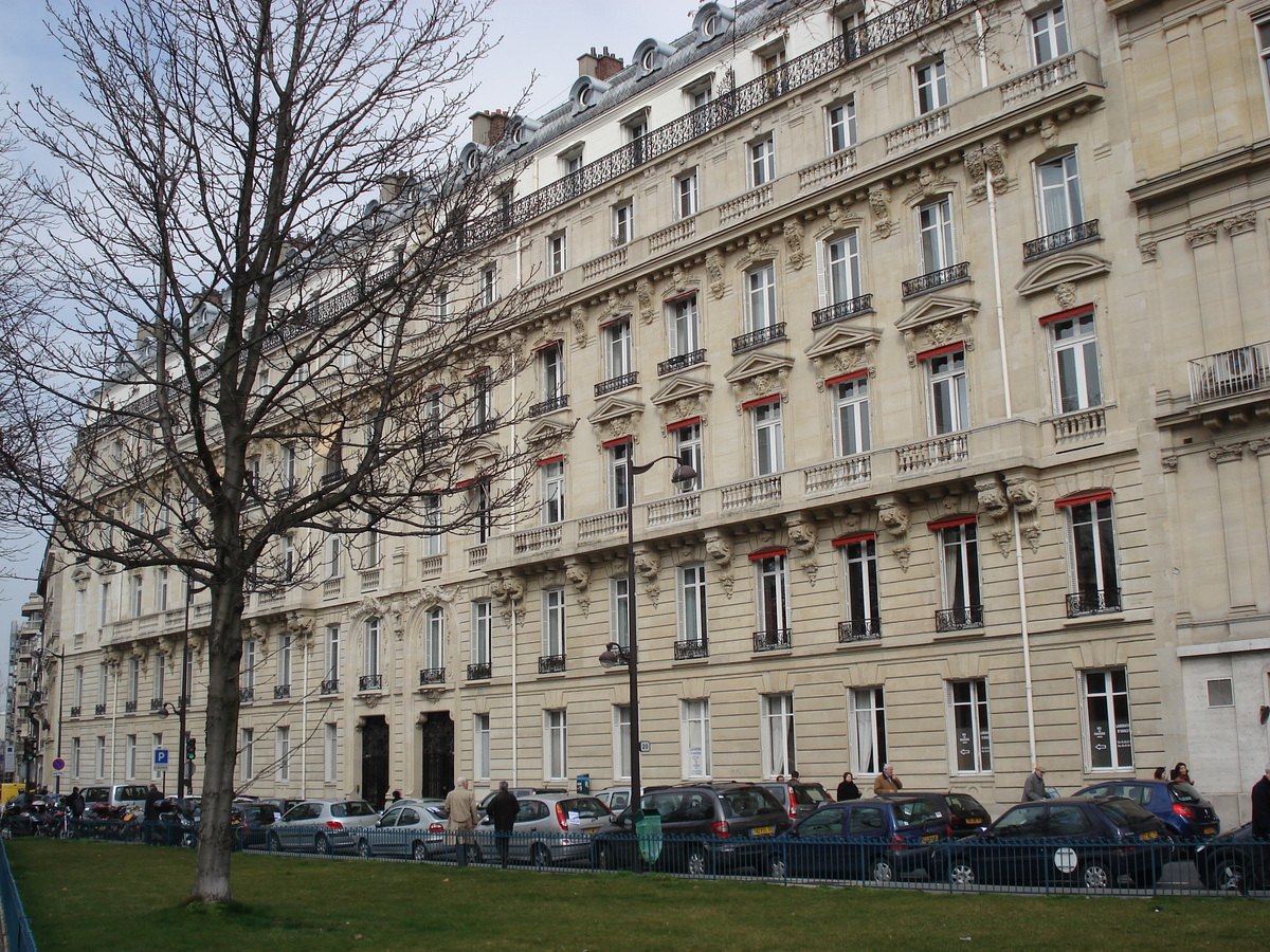 รูปถ่าย ฝรั่งเศส(France) ปารีส(Paris) คุ้มที่ 17 (17th Arrondissement) ปลาส  มาเลแอร์บ(Place Malesherbes) 2006-03 5