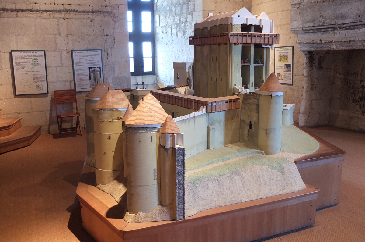 รูปถ่าย ฝรั่งเศส(France) ปราสาทลอช(Loches Castle) 2013-01 60