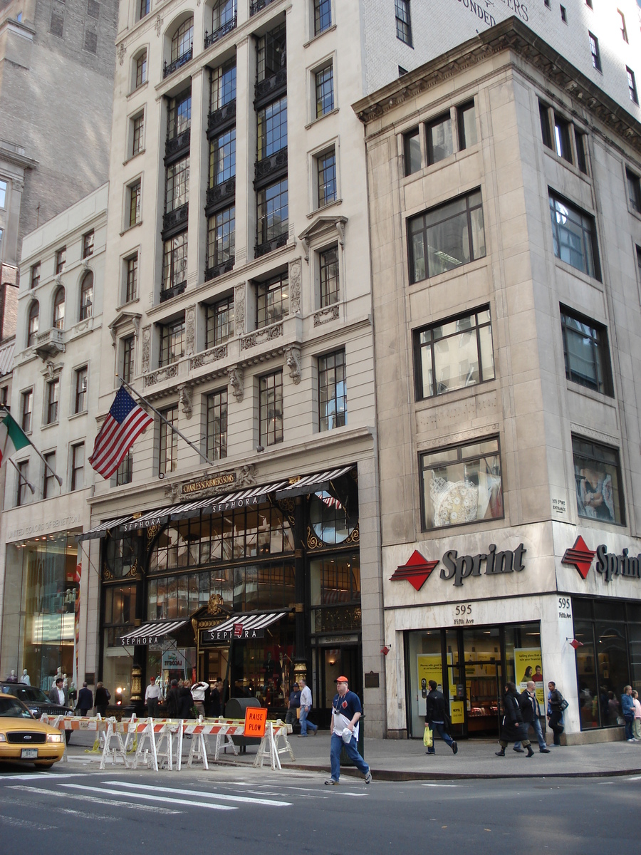 รูปถ่าย สหรัฐอเมริกา(United States) นิวยอร์ก(New York) ตามถนนฟิฟท์อเวนิว(down the 5th Avenue) 2006-03 83