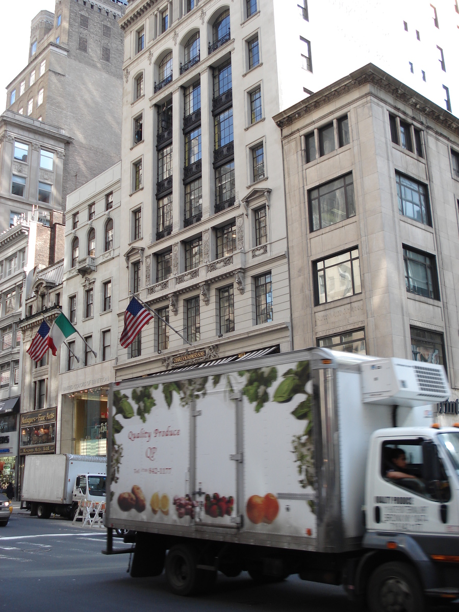 รูปถ่าย สหรัฐอเมริกา(United States) นิวยอร์ก(New York) ตามถนนฟิฟท์อเวนิว(down the 5th Avenue) 2006-03 69