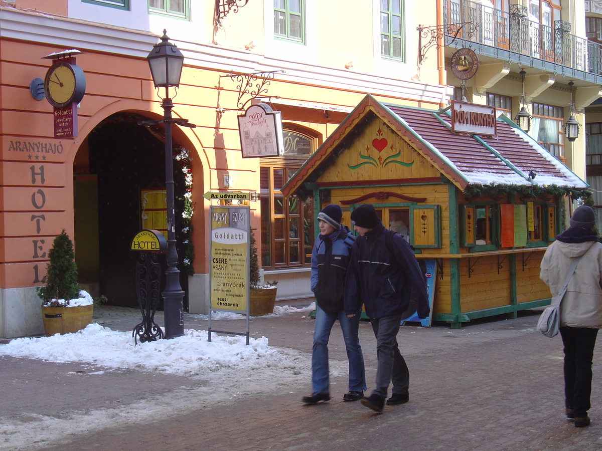 รูปถ่าย ฮังการี(Hungary) เปคส์(Pecs) 2005-03 41