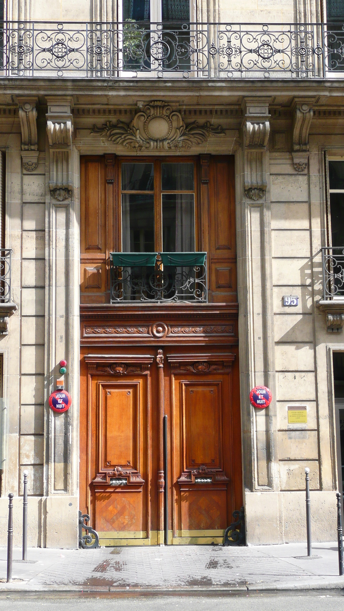 รูปถ่าย ฝรั่งเศส(France) ปารีส(Paris) คุ้มที่ 17 (17th Arrondissement) ถนนฌูฟรัว-ดาบ็อง(Rue Jouffroy d'Abbans) 2007-05 16