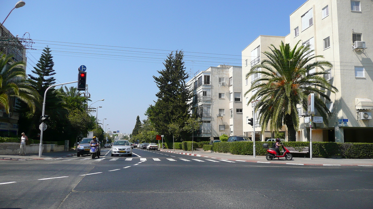 รูปถ่าย อิสราเอล(Israel) เทลอาวีฟ(Tel Aviv) ถนนจาบอตินสกี(Jabotinsky Street) 2007-06 22
