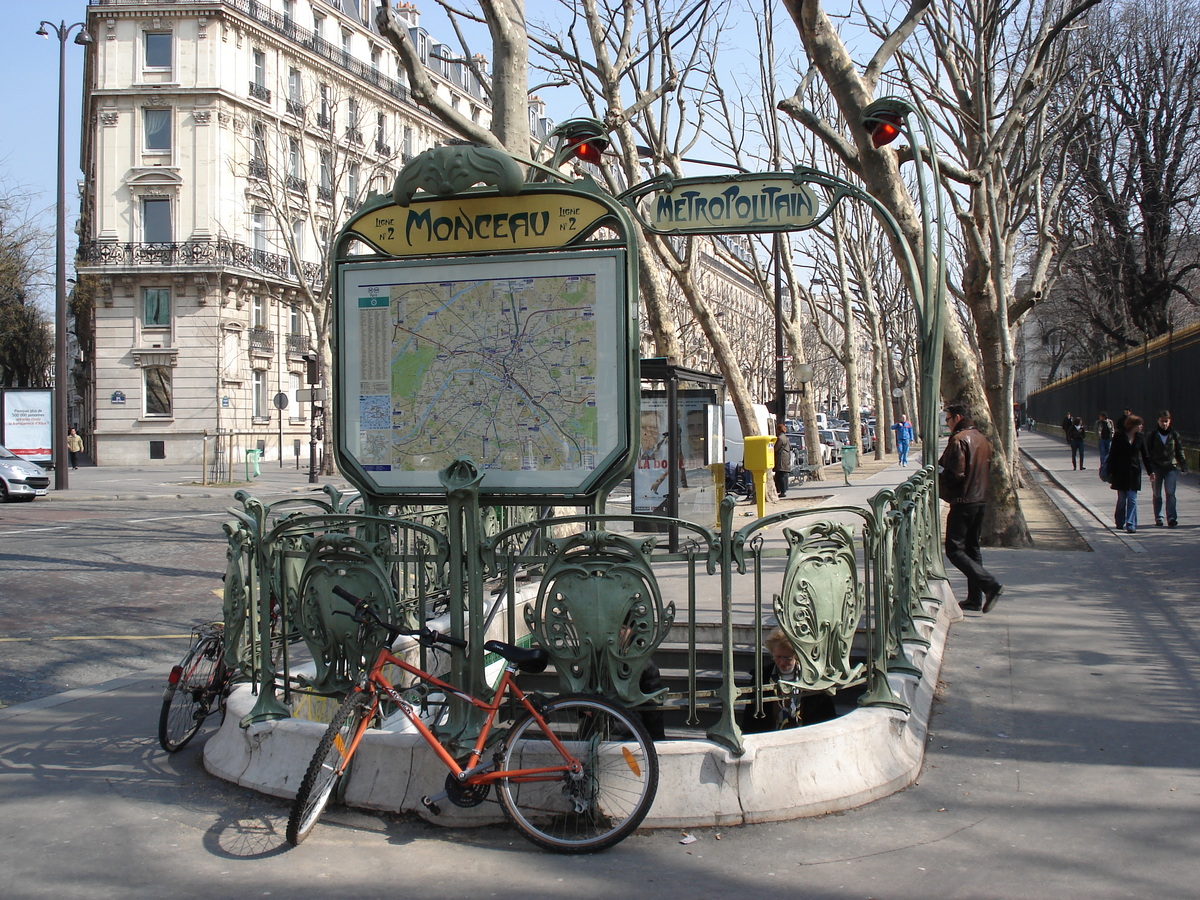 รูปถ่าย ฝรั่งเศส(France) ปารีส(Paris) คุ้มที่ 17 (17th Arrondissement) ถนนกูร์แซล(Boulevard de Courcelles) 2006-03 0