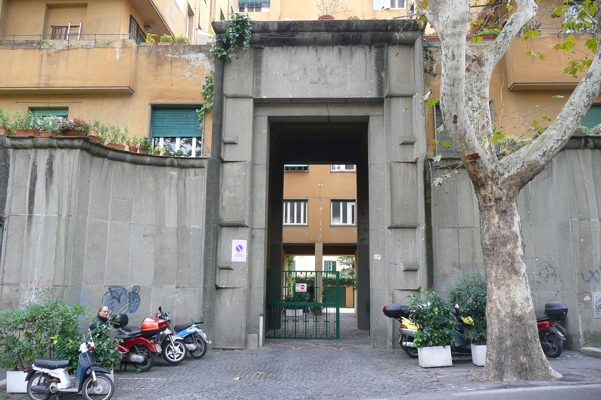 รูปถ่าย อิตาลี(Italy) โรม(Rome) ถนนนีโกลาฟาบรีซี(Via Nicola Fabrizi) 2007-11 6