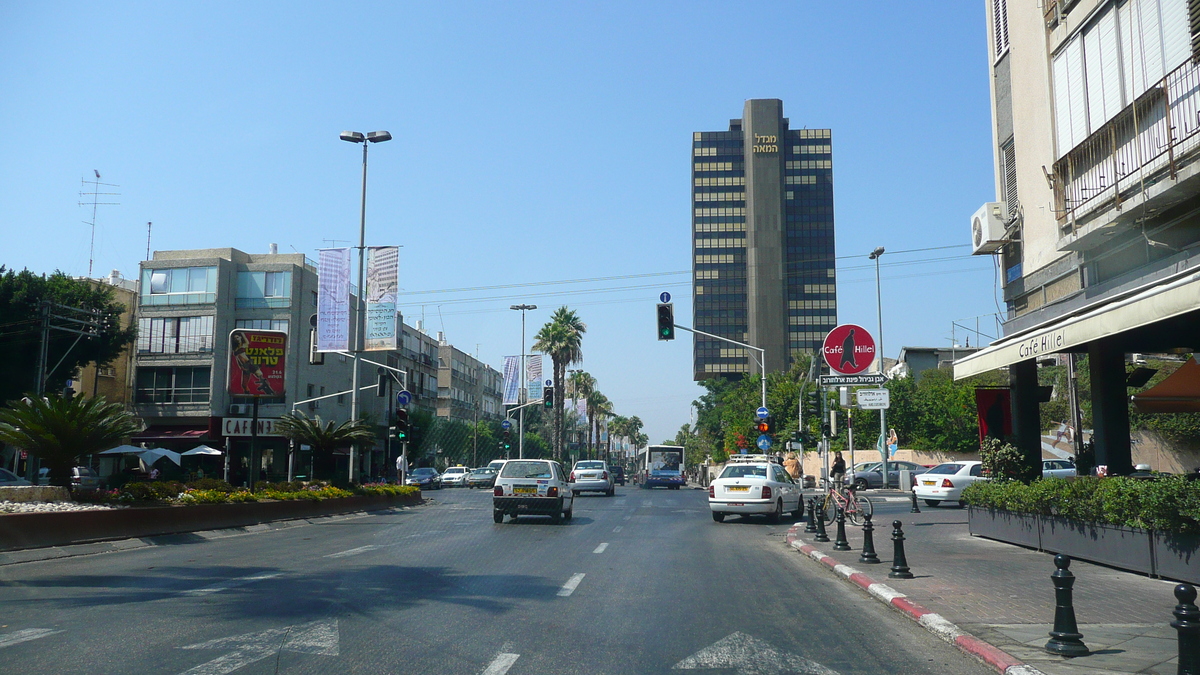 รูปถ่าย อิสราเอล(Israel) เทลอาวีฟ(Tel Aviv) ถนนอิบน์กบีรอล(Ibn Gvirol Street) 2007-06 11
