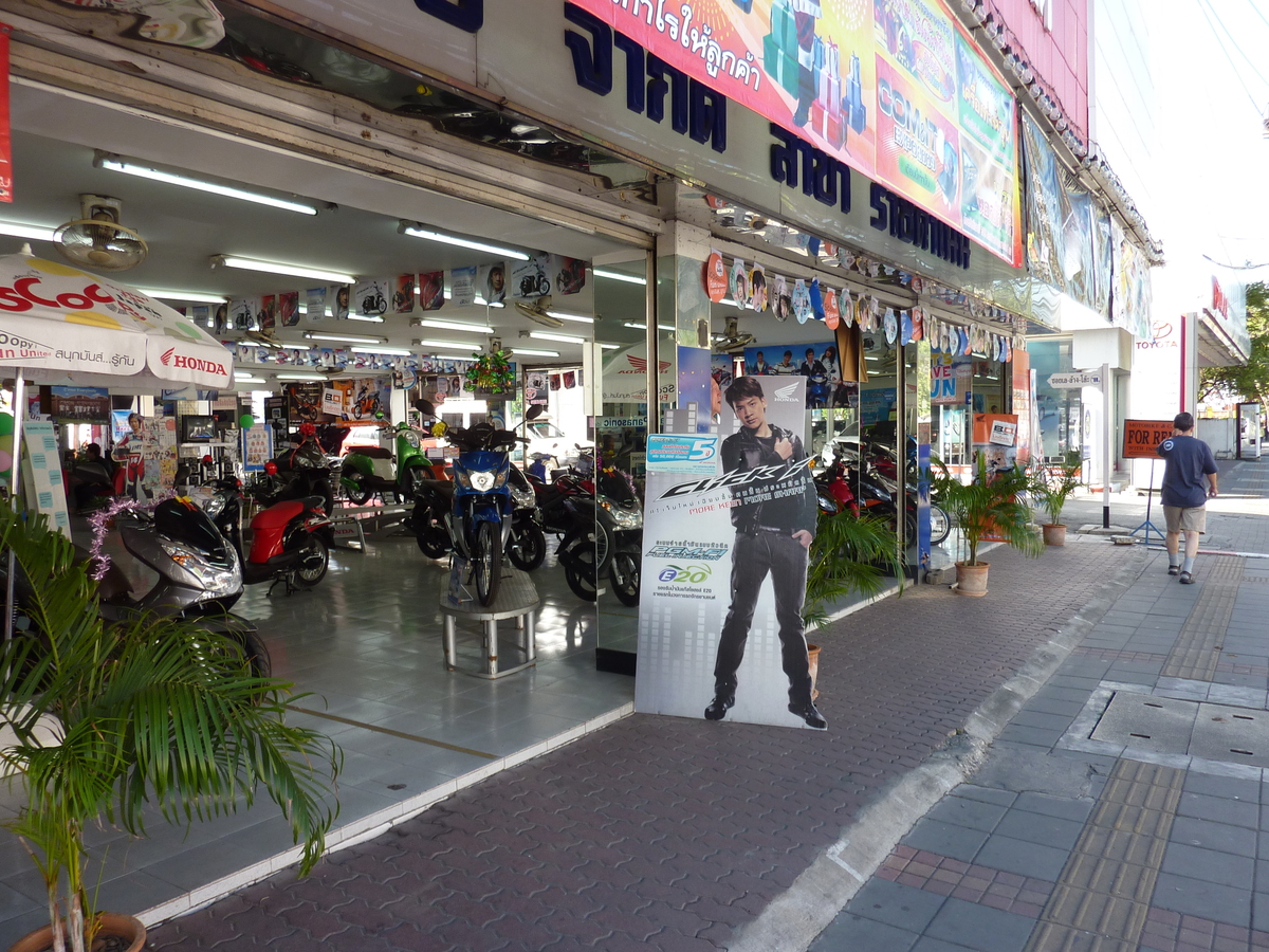รูปถ่าย ไทย(Thailand) เชียงใหม่(Chiang Mai) ถนนราชดำเนิน(Rachadamnoen road) 2009-12 41