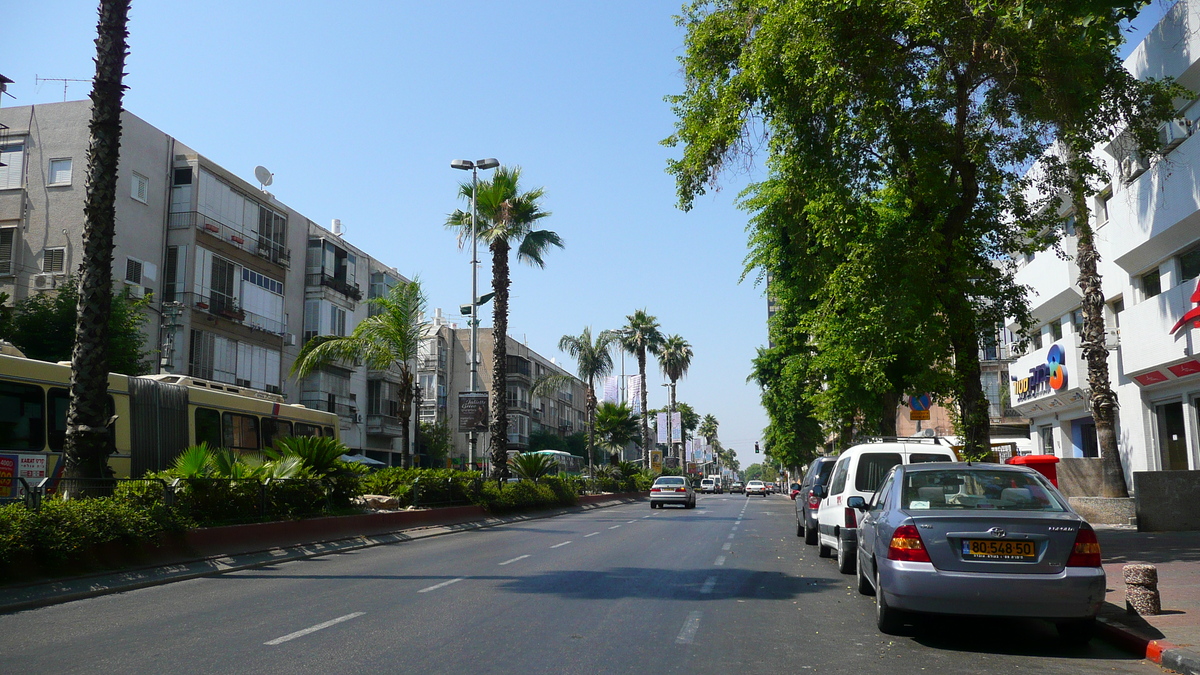รูปถ่าย อิสราเอล(Israel) เทลอาวีฟ(Tel Aviv) ถนนอิบน์กบีรอล(Ibn Gvirol Street) 2007-06 32