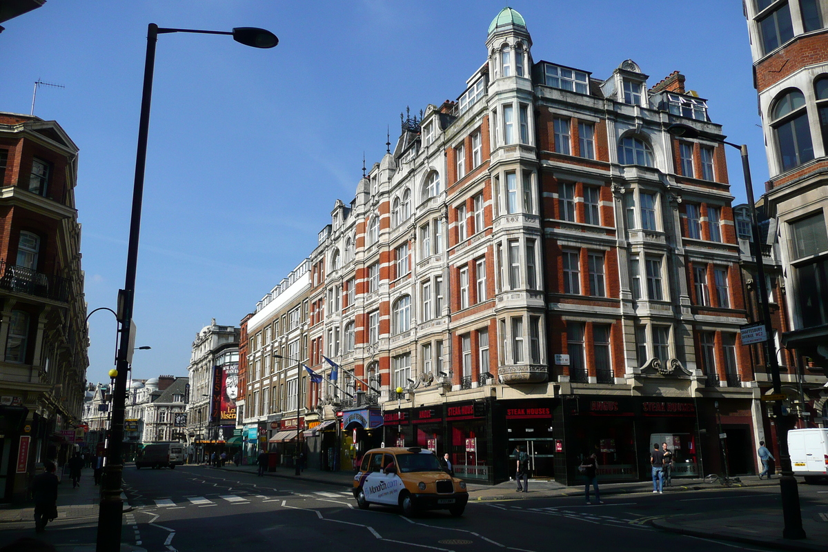 รูปถ่าย อังกฤษ(United Kingdom) ลอนดอน(London) ถนนแชฟตส์เบอรี(Shaftesbury Avenue) 2007-09 24
