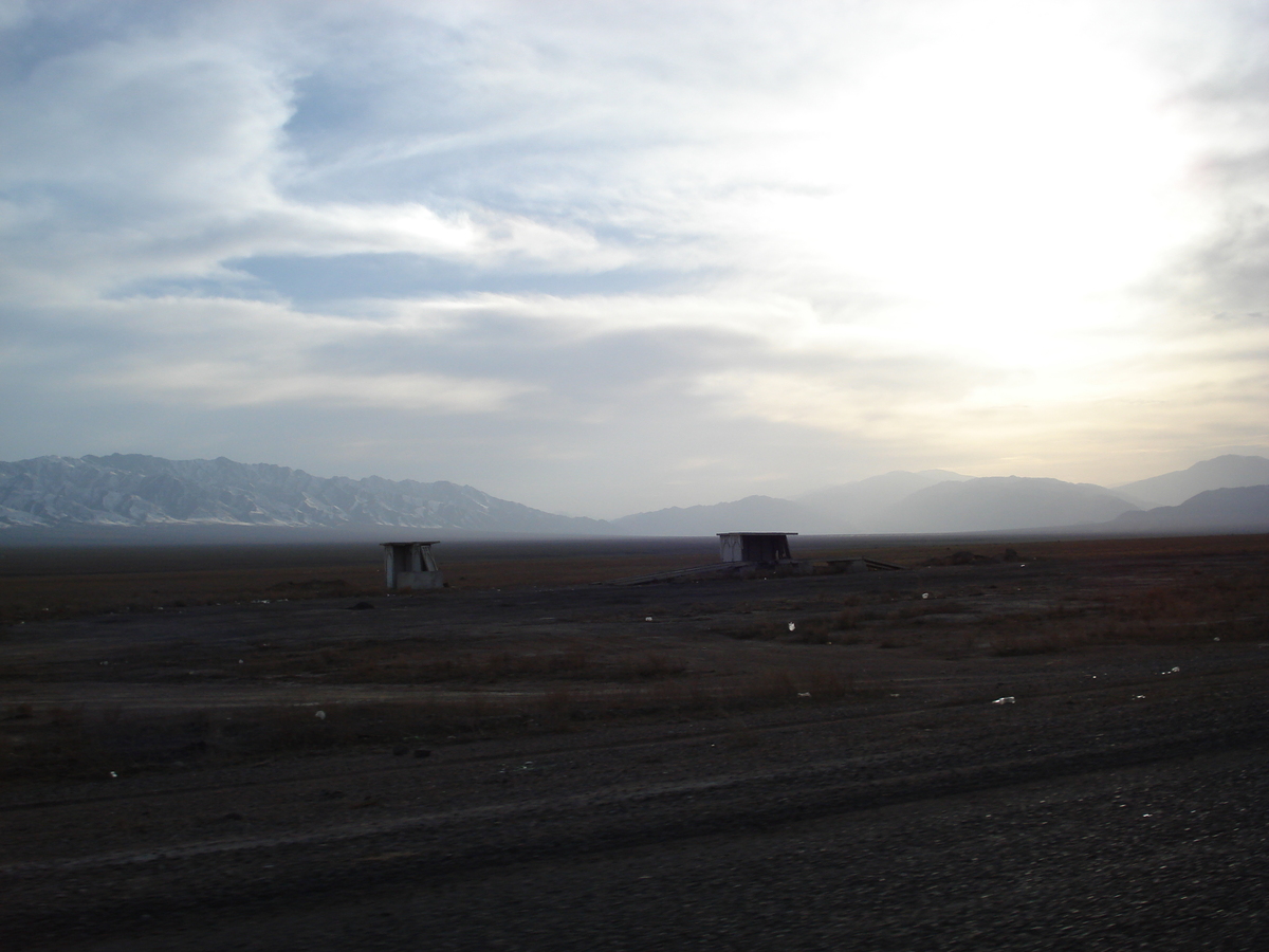 รูปถ่าย คาซัคสถาน(Kazakhstan) ถนนจากอัลมาตีไปหุบผาชารึน(Almaty to Charyn Canyon road) 2007-03 103