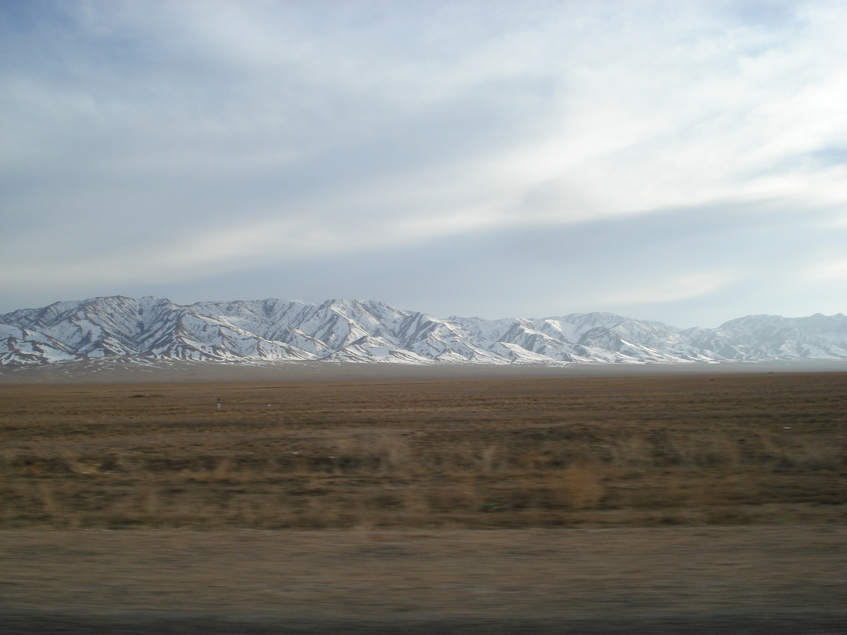 รูปถ่าย คาซัคสถาน(Kazakhstan) ถนนจากอัลมาตีไปหุบผาชารึน(Almaty to Charyn Canyon road) 2007-03 127