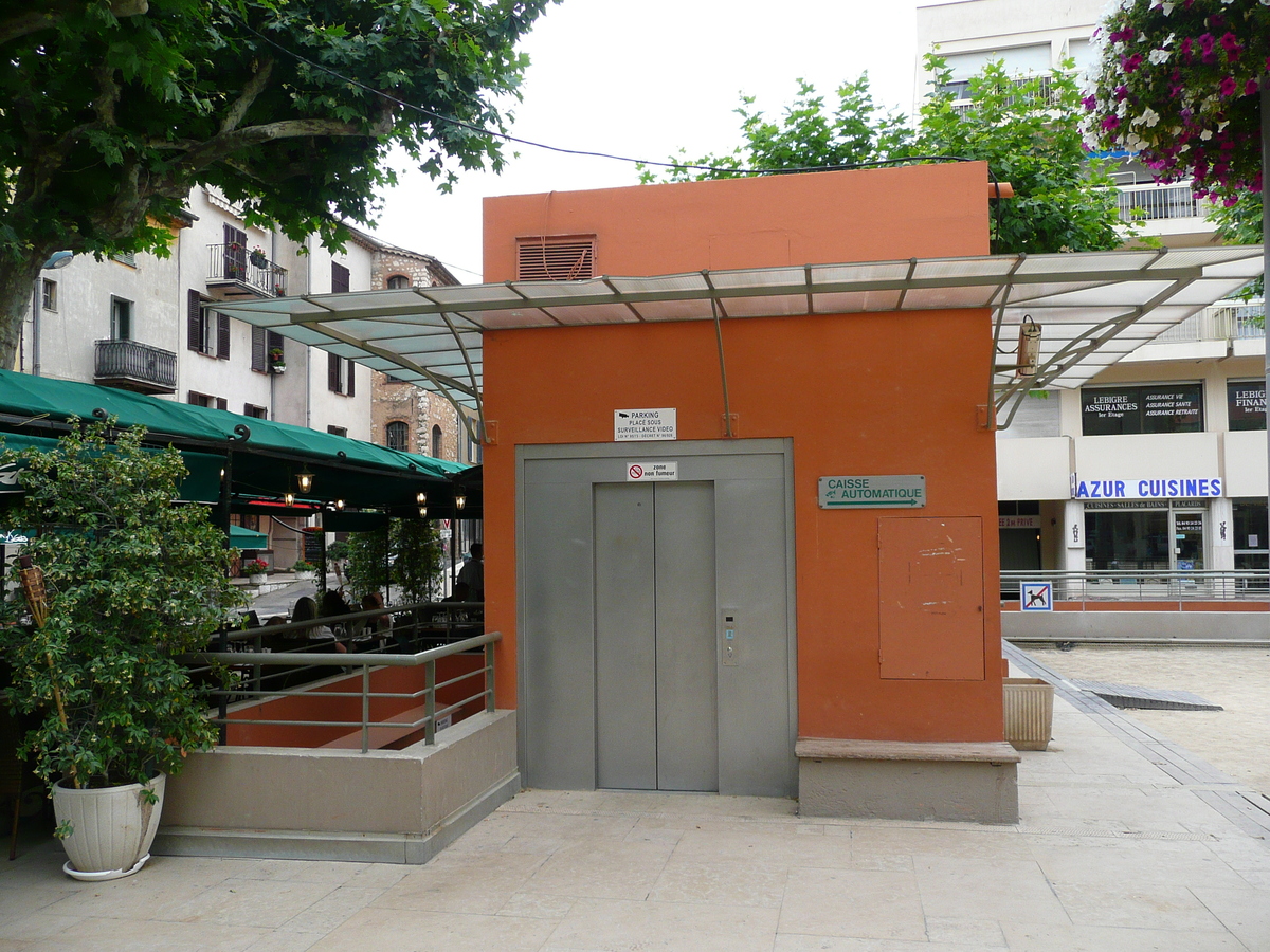 รูปถ่าย ฝรั่งเศส(France) วังซ์(Vence) จัตุรัสกร็องฌาร์แด็ง(Place du Grand Jardin) 2007-07 20