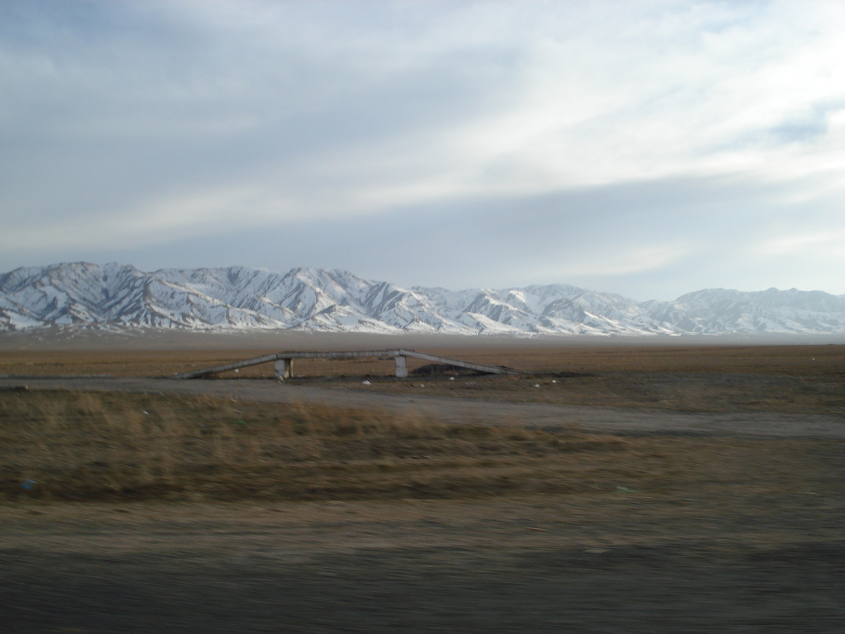 รูปถ่าย คาซัคสถาน(Kazakhstan) ถนนจากอัลมาตีไปหุบผาชารึน(Almaty to Charyn Canyon road) 2007-03 77