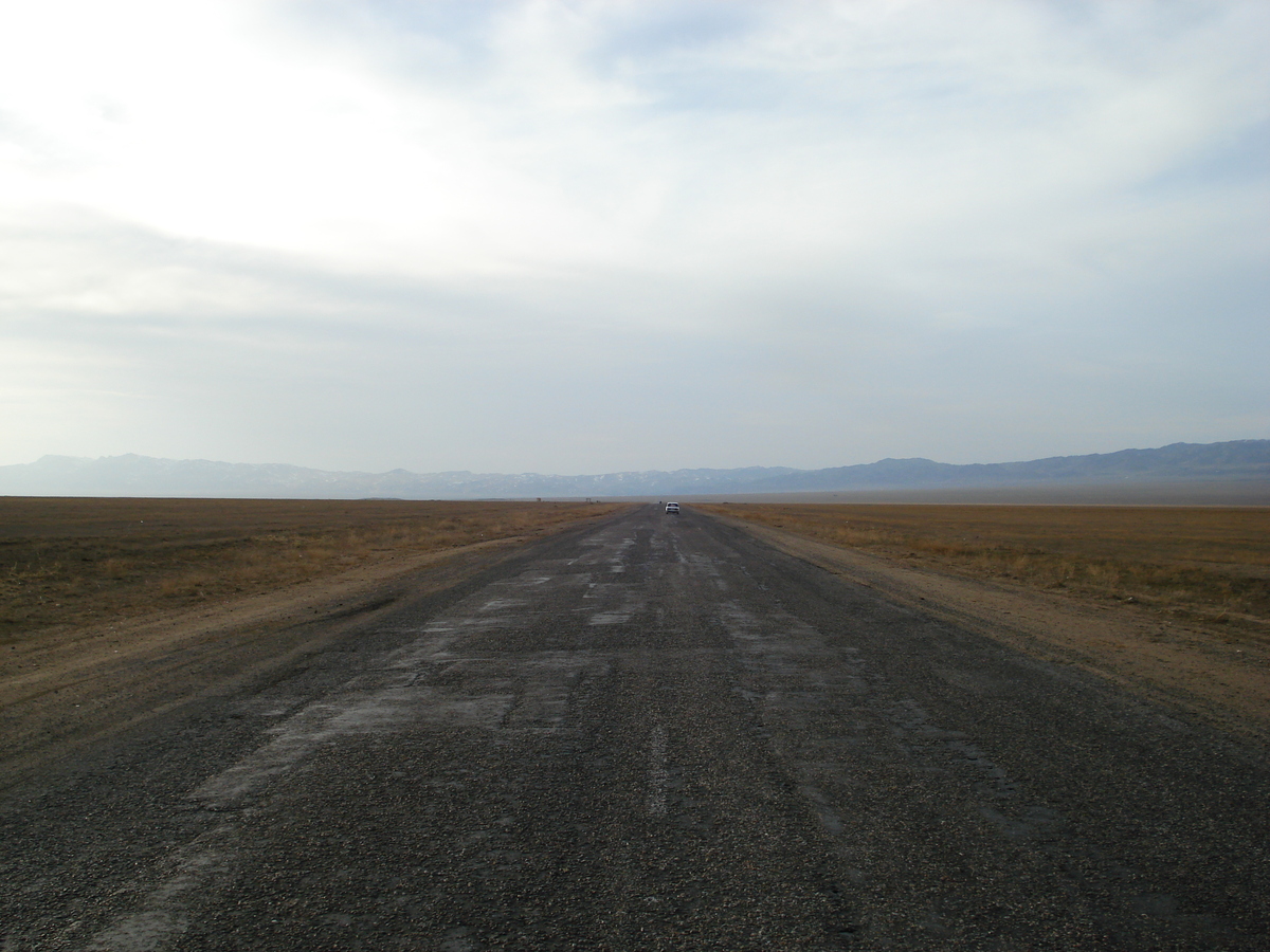 รูปถ่าย คาซัคสถาน(Kazakhstan) ถนนจากอัลมาตีไปหุบผาชารึน(Almaty to Charyn Canyon road) 2007-03 140