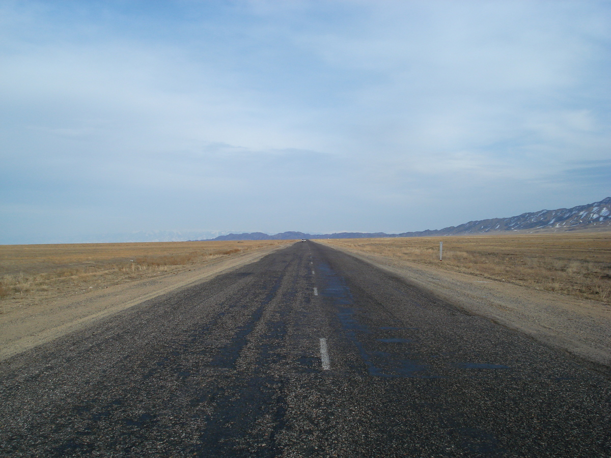 รูปถ่าย คาซัคสถาน(Kazakhstan) ถนนจากอัลมาตีไปหุบผาชารึน(Almaty to Charyn Canyon road) 2007-03 125