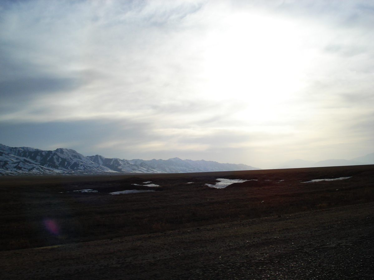 รูปถ่าย คาซัคสถาน(Kazakhstan) ถนนจากอัลมาตีไปหุบผาชารึน(Almaty to Charyn Canyon road) 2007-03 104