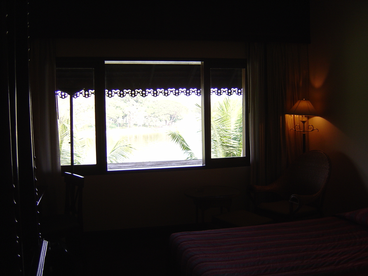 รูปถ่าย พม่า(Myanmar) ย่างกุ้ง(Yangon) โรงแรมกันดอจีพาเลซ(Kandawgyi Palace Hotel) 2005-01 15