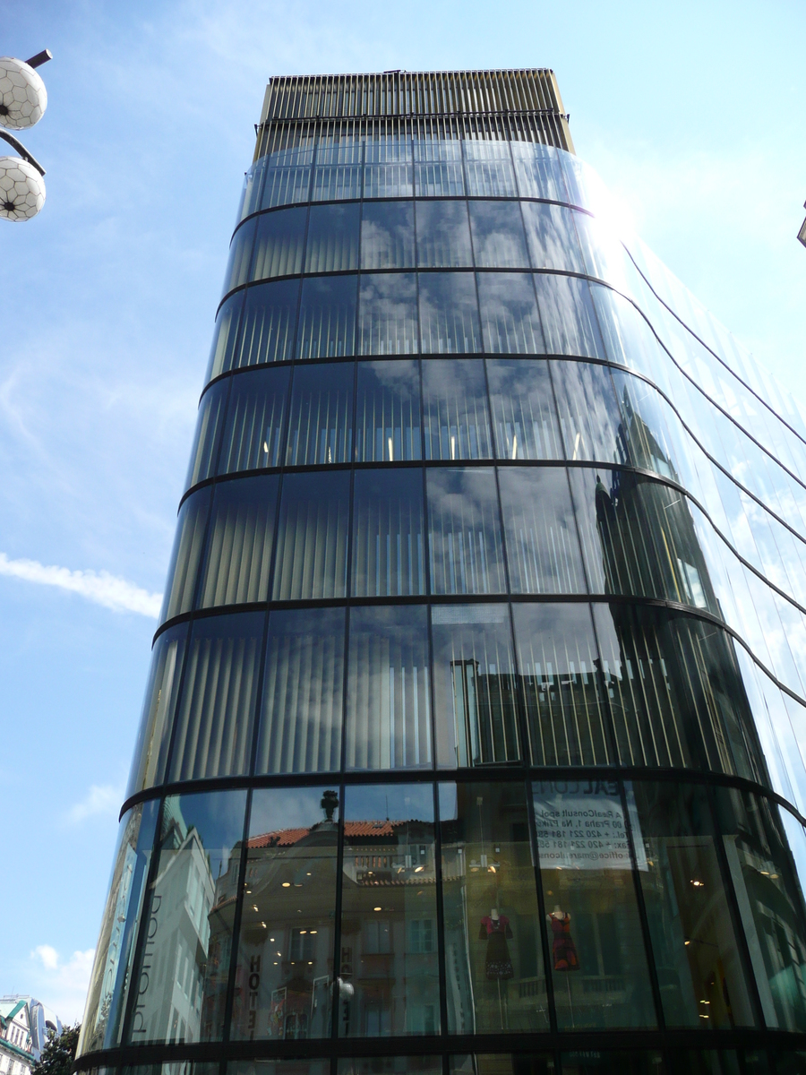 รูปถ่าย สาธารณรัฐเช็ก(Czech Republic) ปราก(Prague) 28 ริจ์นา(28 Rijna) 2007-07 4