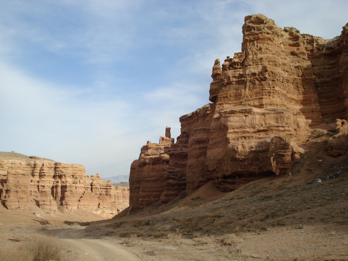 รูปถ่าย คาซัคสถาน(Kazakhstan) หุบผาชารึน(Charyn Canyon) 2007-03 0