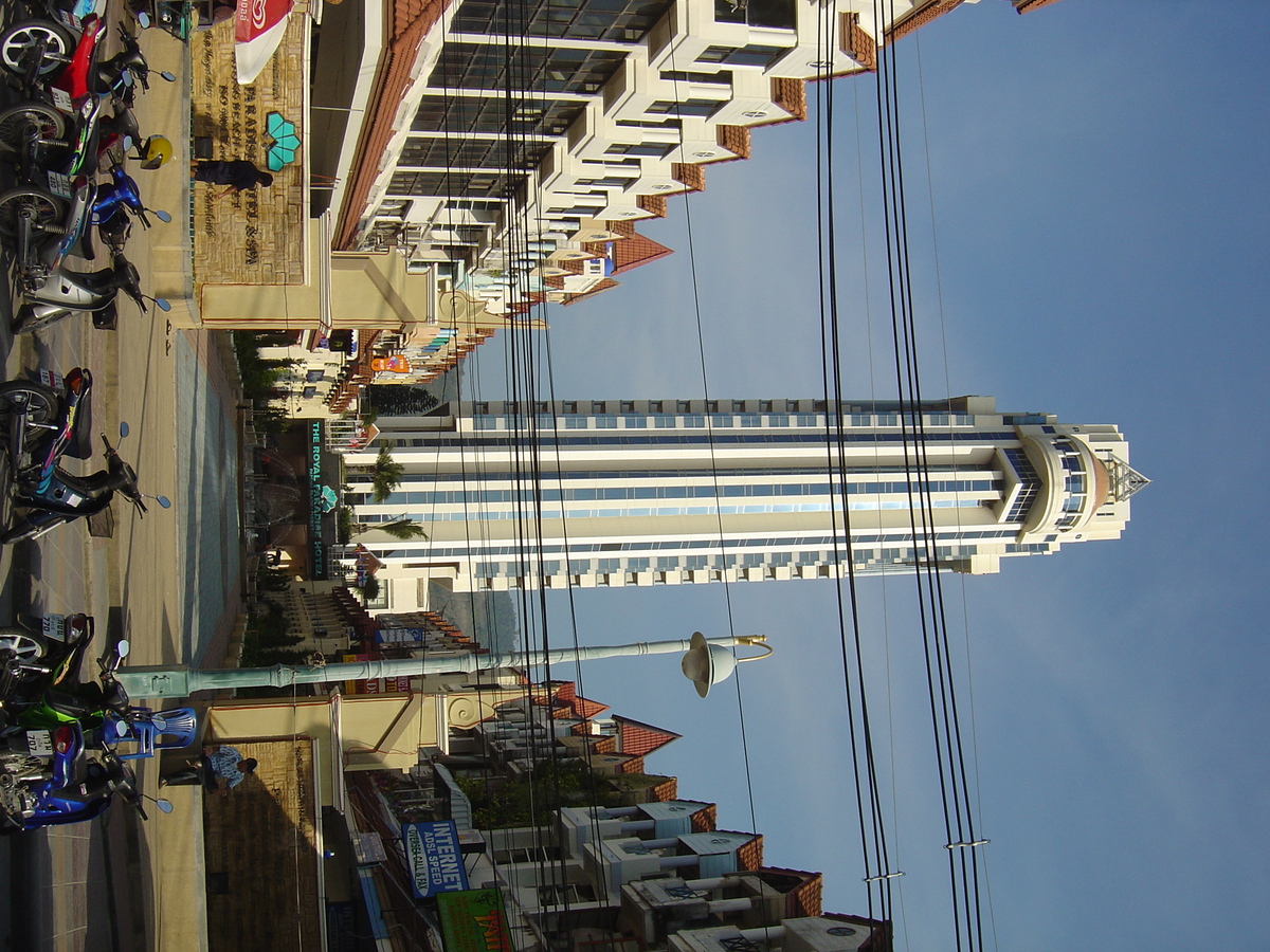 รูปถ่าย ไทย(Thailand) ภูเก็ต(Phuket) ป่าตอง(Patong) ถนนสาย 2(2nd Road) 2005-12 18
