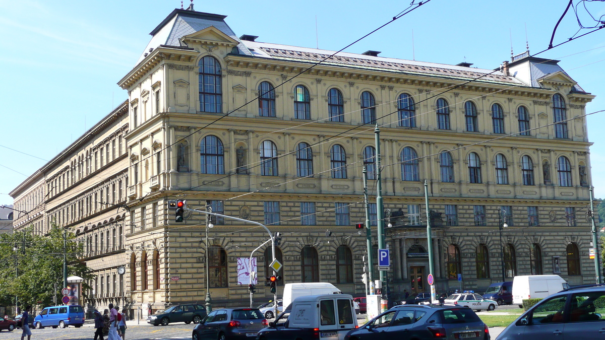 รูปถ่าย สาธารณรัฐเช็ก(Czech Republic) ปราก(Prague) 17 ลิสโตปาดื(17 Listopadu) 2007-07 16