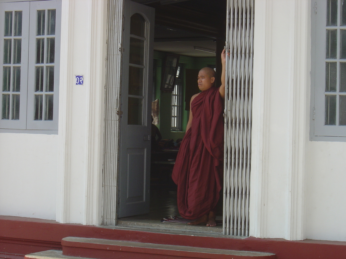 รูปถ่าย พม่า(Myanmar) ย่างกุ้ง(Yangon) พระมหาเจดีย์ชเวกากอง(Shwedagon Pagoda) 2005-01 35