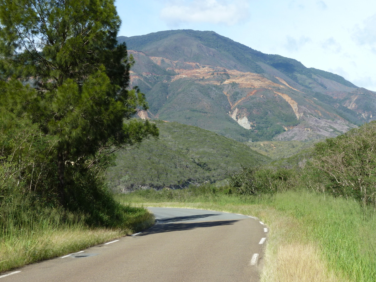 รูปถ่าย นิวแคลิโดเนีย(New Caledonia) ถนนจากตงตูตาไปทีโอ(Tontouta to Thio road) 2010-05 36