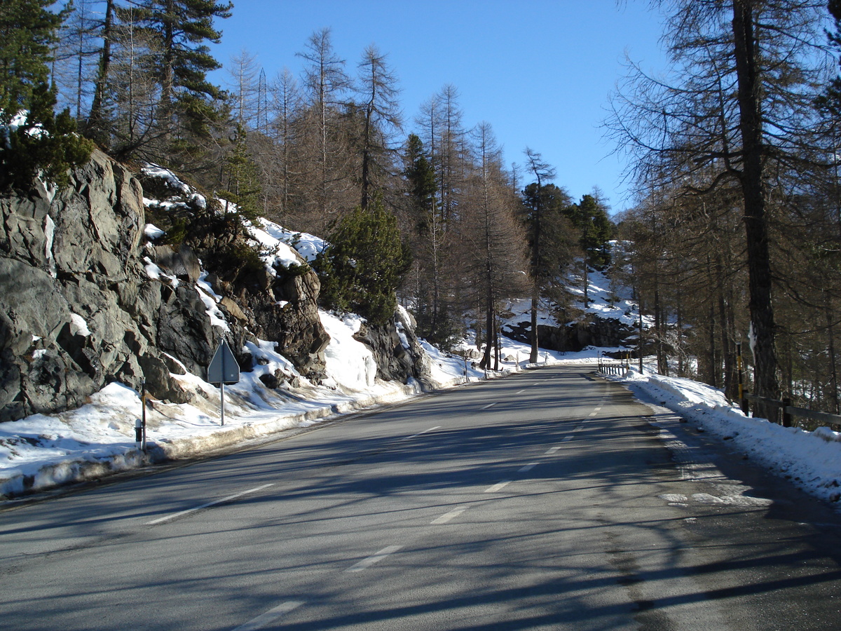 รูปถ่าย สวิสเซอร์แลนด์(Switzerland) จากปอนเตรซีนาไปลาโกเบียนโก(From Pontresina to Lago Bianco) 2007-01 76