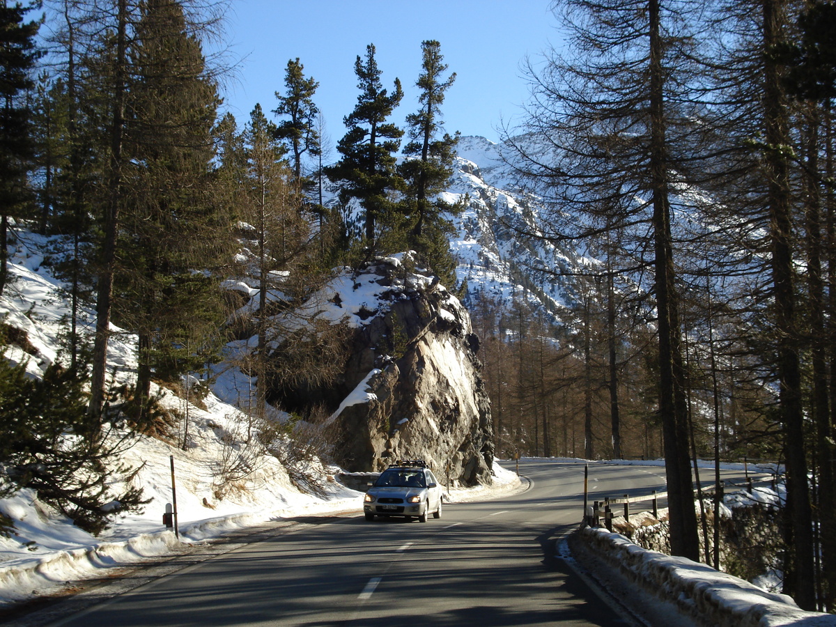รูปถ่าย สวิสเซอร์แลนด์(Switzerland) จากปอนเตรซีนาไปลาโกเบียนโก(From Pontresina to Lago Bianco) 2007-01 54