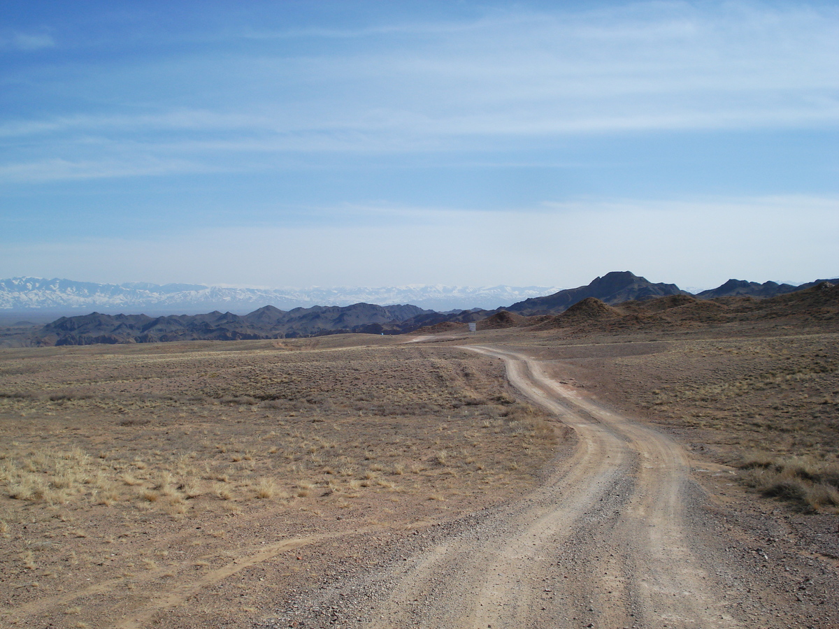 รูปถ่าย คาซัคสถาน(Kazakhstan) ถนนจากอัลมาตีไปหุบผาชารึน(Almaty to Charyn Canyon road) 2007-03 160