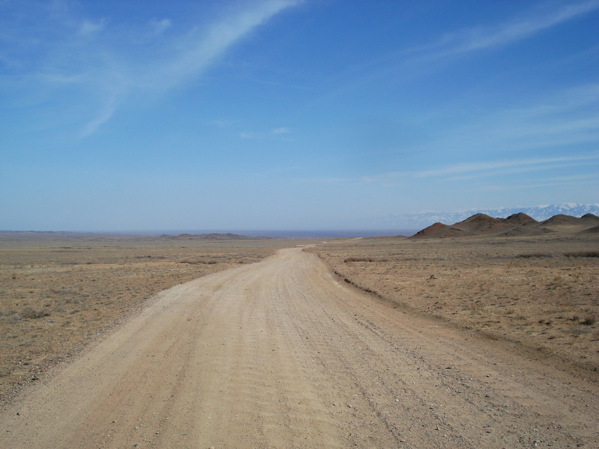 รูปถ่าย คาซัคสถาน(Kazakhstan) ถนนจากอัลมาตีไปหุบผาชารึน(Almaty to Charyn Canyon road) 2007-03 18
