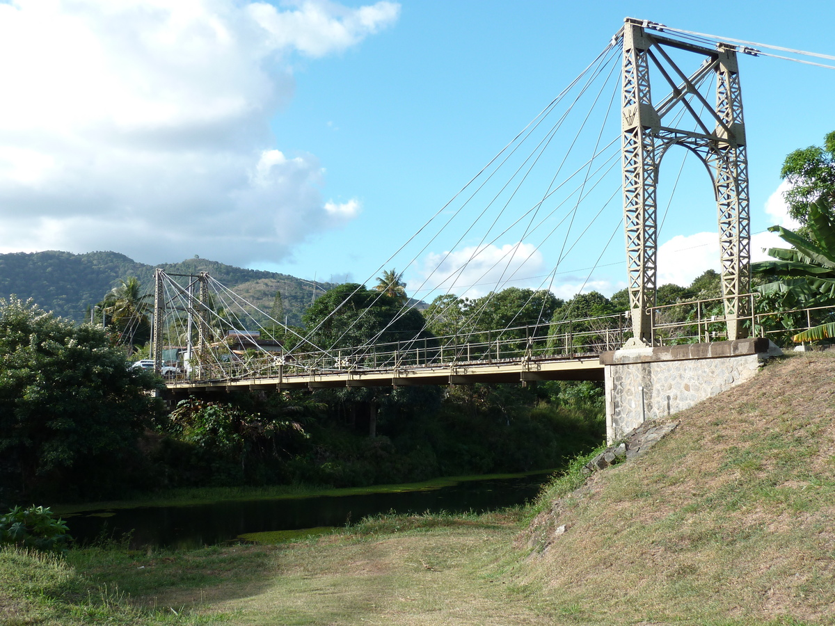 รูปถ่าย นิวแคลิโดเนีย(New Caledonia) ถนนจากกานาลาไปลาฟัว(Canala to La Foa road) 2010-05 30