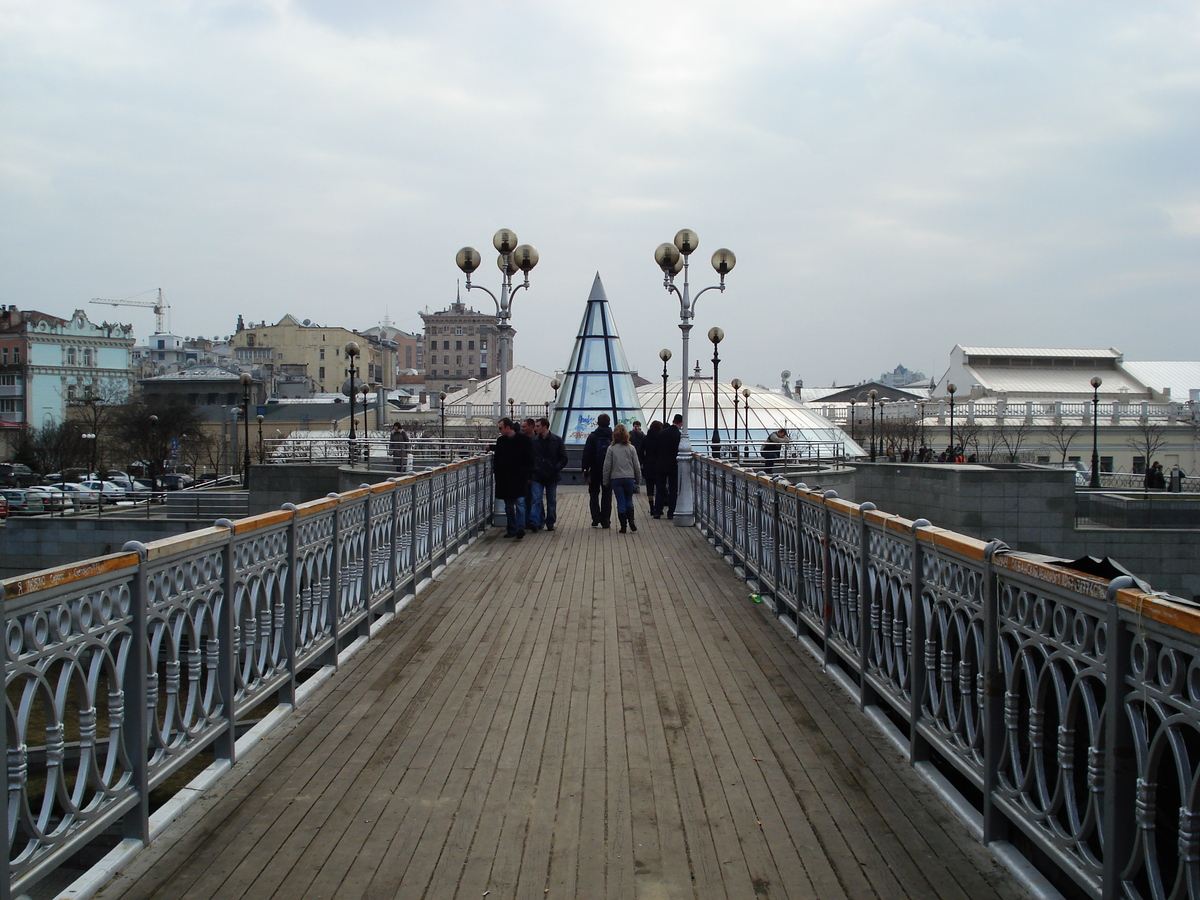 รูปถ่าย ยูเครน(Ukraine) เคียฟ(Kiev) ถนนเครชชาตือค(Kreschatyk Street) 2007-03 28